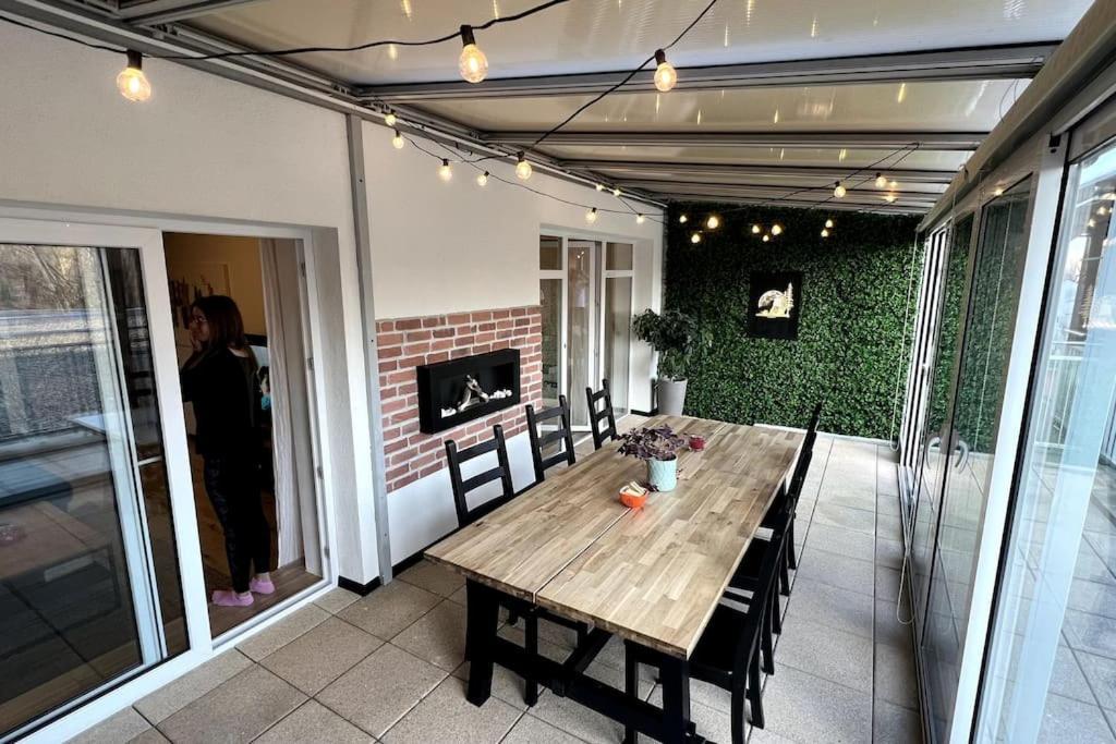 Lake Apartment, 2X Free Garage, 10 Mins To Centre Bratislava Exterior foto