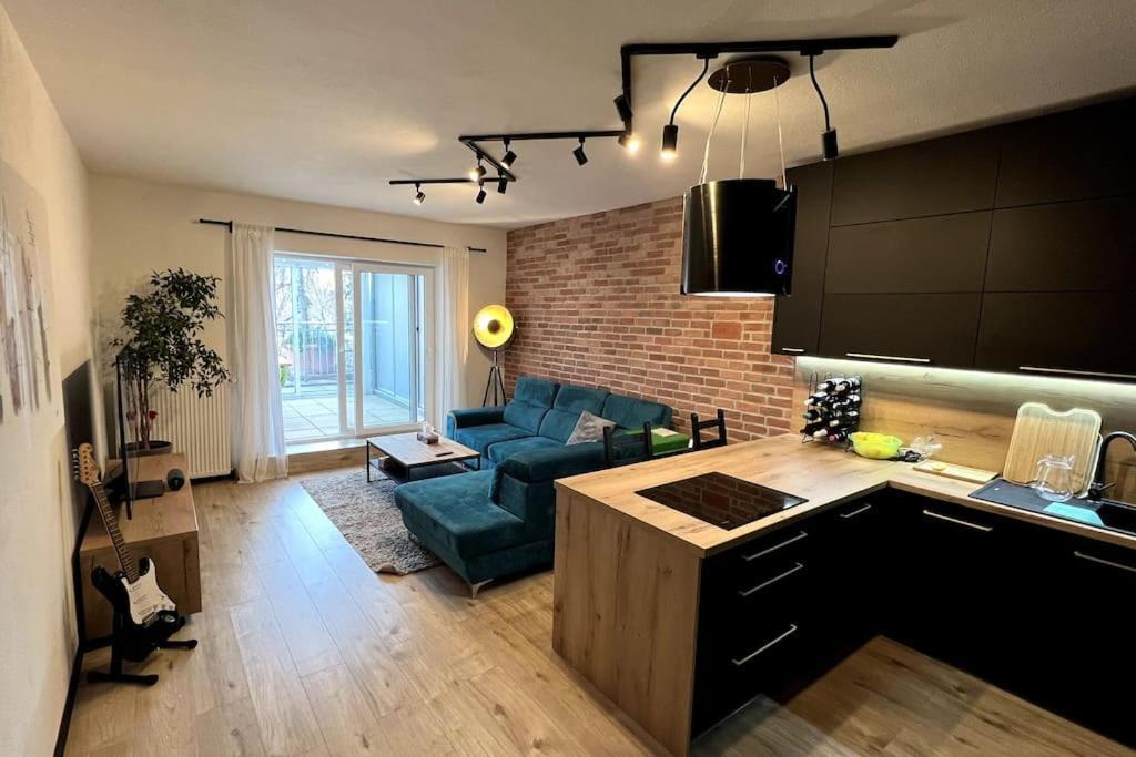 Lake Apartment, 2X Free Garage, 10 Mins To Centre Bratislava Exterior foto